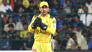 IPL 2024: ധോണിയുടെ ആര്‍ത്തിക്കുള്ള ശിക്ഷ! ഒരു സഹതാപവുമില്ല, എന്തുകൊണ്ട് അന്നു വിരമിച്ചില്ല? 