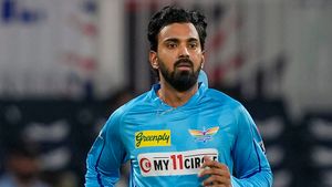    IPL 2024: രാഹുല്‍ മുംബൈയിലേക്കല്ല, സിഎസ്‌കെയിലേക്ക്? ധോണിയുടെ പകരക്കാരനായേക്കും