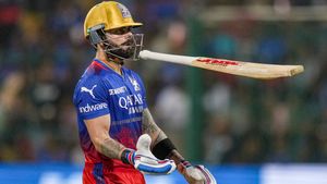 IPL 2024: 12 ബോളില്‍ 28, പവര്‍പ്ലേ കഴിഞ്ഞ് വീണ്ടും 'ടെസ്റ്റ്'  കളിച്ച് കോലി! ലോകകപ്പില്‍ പണിയുറപ്പ്