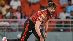   IPL 2024: നിതീഷ് റെഡ്ഡി കിടു, പിന്തുണച്ചാല്‍ അടുത്ത ഹാര്‍ദിക്കാവും; വാഴ്ത്തി ആരാധകര്‍