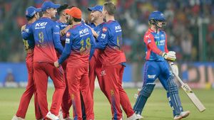 IPL 2024: അമ്പമ്പോ ആര്‍സിബി, ഡിസിയും വീണു, തുടരെ അഞ്ചാം ജയം! പ്ലേഓഫ് കളിക്കുമോ?