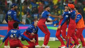    IPL 2024: 6 തുടര്‍ തോല്‍വി, പിന്നീട് 6 തുടര്‍ ജയം; അവിശ്വസനീയം ആര്‍സിബി; കപ്പടിക്കുമോ?