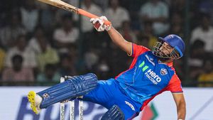 IPL 2024: 23 ബോളില്‍ 33, വീഴുന്നു, ബാറ്റ് വലിച്ചെറിയുന്നു! റിഷഭ് ദുരന്തം, ലോകകപ്പില്‍ കളിക്കരുത്