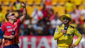   IPL 2024: 11 മത്സരത്തില്‍ 10ലും ടോസ് നഷ്ടമായി, റുതുരാജ് ഇത്രക്ക് ഭാഗ്യം കെട്ടവനോ? ട്രോള്‍