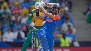 T20 World Cup 2024: കോലി കളിച്ചത് ഫിഫ്റ്റിക്ക്! അക്ഷറിനെ റണ്ണൗട്ടാക്കി 'ചതിച്ചു'? വിമര്‍ശനം