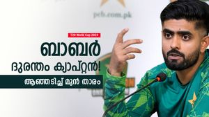 T20 World Cup 2024: നായകനായി തിരികെ വിളിക്കാന്‍ ധോണിയാണോ ബാബര്‍? ടീമിനെ നയിക്കാന്‍ എന്ത് യോഗ്യത