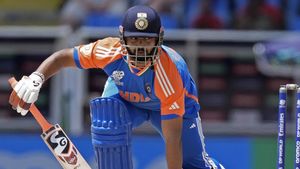 T20 World Cup: ആ പണിയ്ക്ക് നില്‍ക്കരുത്! ഓസീസ് പോരിന് മുമ്പ് പന്തിനെ ഉപദേശിച്ച് സൂര്യയുടെ കോച്ച്‌