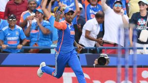    T20 World Cup 2024: ഇന്ത്യ ചതിച്ച് ജയിച്ചു? സൂര്യകുമാറിന്റെ കാല് ബൗണ്ടറി ലൈനില്‍ തട്ടി? വിവാദം