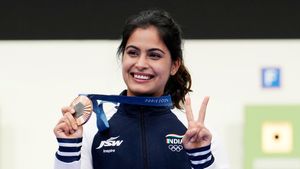   Olympics 2024: ടോക്കിയോ ഒളിംപിക്‌സില്‍ കരഞ്ഞ് കളംവിട്ടു, ഇന്ന് അഭിമാനം! മനു ഭാക്കറാണ് ഹീറോ