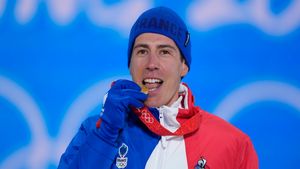Olympics 2024: ഒളിംപിക്‌സ് മെഡലില്‍ ജേതാക്കള്‍ കടിക്കുന്നത് എന്തിന്? വെറുതെയല്ല! കാരണം ഇതാണ്