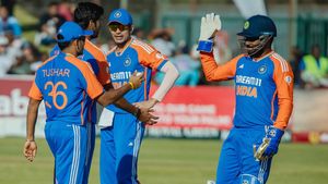 IND vs ZIM: ശങ്കിച്ചു നിന്ന് ഗില്‍! വേണ്ടെന്നു ഉപദേശിച്ച് സഞ്ജു, ഇന്ത്യ ആ മണ്ടത്തരം കാണിച്ചില്ല