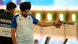   Olympics 2024: എട്ടാം സ്ഥാനം പിടിച്ചു, പിന്നെ താഴോട്ട്! സരബ്‌ജോതിന് ഉന്നം പിഴച്ചത് എവിടെ?