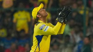  IPL 2025: സിഎസ്‌കെ ധോണിയെ നിലനിര്‍ത്തുമോ? കളിച്ചാല്‍ എത്ര കോടി കിട്ടും? കണക്കുകളിതാ