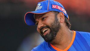 IPL 2025: 50 കോടി!! രോഹിത്തിന് വിലയിട്ട് 2 ടീമുകള്‍, ഇനി വേണ്ടത് ഹിറ്റ്മാന്റെ ഒരു യേസ് മാത്രം