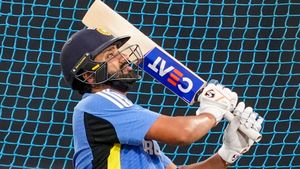   IND vs SL: ഇത്തവണ മുംബൈ ഇന്ത്യന്‍സില്ല! രോഹിത്തിനെ ട്രോളി ആരാധകന്‍; മറുപടി വൈറല്‍