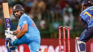 IND vs SL: ദ്രാവിഡിനെ വീഴ്ത്തി രോഹിത്, ഇനി ലക്ഷ്യം ഗാംഗുലി! എലൈറ്റ് ക്ലബ്ബില്‍ നാലാമന്‍