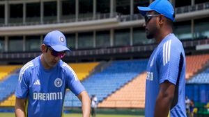   Duleep Trophy: സഞ്ജുവിനെ പറഞ്ഞ് പറ്റിച്ചു, തഴയലിന് പിന്നില്‍ ഗംഭീര്‍! എല്ലാം ഇഷാന് വേണ്ടി