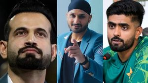 ബാബറിനോടു കെഞ്ചുന്ന ഇര്‍ഫാന്‍! കളിയാക്കി പാക് ഫാന്‍, ചുട്ട മറുപടിയുമായി ഭാജി, വീഡിയോ