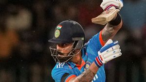 IND vs SL:  കോലിയുടേത് ഔട്ട്, പക്ഷെ തേര്‍ഡ് അംപയര്‍ ചതിച്ചു! തര്‍ക്കിച്ച് ക്യാപ്റ്റന്‍- വിവാദം