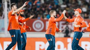 IND vs ENG: വരുണ്‍ ഷോ വിഫലം!! തിലകടക്കം ബാറ്റിങില്‍ ദുരന്തം, തിരിച്ചടിച്ച് ഇംഗ്ലണ്ട്