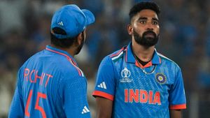   Champions Trophy:ഏകദിനത്തിലെ ഹീറോ; എന്നിട്ടും സിറാജ് ടീമിലില്ല! രോഹിത്തിന്റെ കാരണം വിചിത്രം