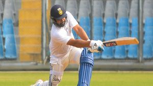   Champions Trophy: തകര്‍ത്തടിച്ച് രോഹിത്, ഹാര്‍ദിക്കിനെ 'പറത്തി' പരിശീലനം; സിക്‌സര്‍ മഴ