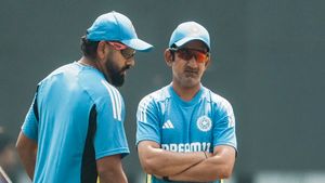   കടിച്ചുതൂങ്ങി രോഹിത്, വിരമിക്കാത്തതില്‍ ഗംഭീറിന് അതൃപ്തി! രഞ്ജി കളിക്കണമെന്ന് നിര്‍ദേശം
