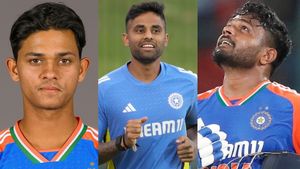 ഇന്ത്യക്കായി 2025ല്‍ ആരടിക്കും ആദ്യ സെഞ്ച്വറി? ഇതാ 8 പേര്‍!! ഇതിലൊരാള്‍ ഉറപ്പ്