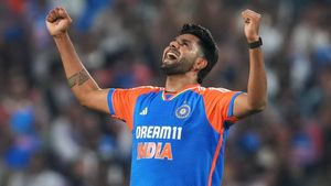   IND vs ENG: ഇന്ത്യ കാട്ടിയത് ചതി! നിയമത്തെ തെറ്റായി ഉപയോഗിച്ചു; വിമര്‍ശിച്ച് ആകാശ് ചോപ്ര