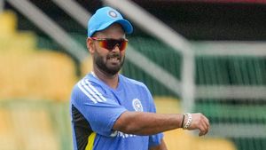   IND vs ENG: റിഷഭിനെ ഇന്ത്യ കളിപ്പിക്കേണ്ട, പകരം അവന്‍ മതി; പ്ലേയിങ് 11 നിര്‍ദേശിച്ച് സഞ്ജയ്