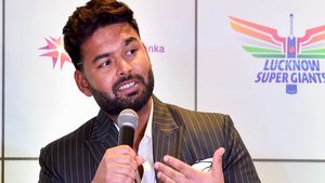   IPL 2025: ചാമ്പ്യന്‍സ് ട്രോഫി സമ്മാനത്തുക 'ചെറുത്', അതിലും കൂടുതല്‍ ഇവര്‍ വാങ്ങുന്നു! ആരൊക്കെ?