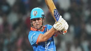   Masters League: 6, 4, 4, മാസ്റ്റേഴ്‌സ് ലീഗില്‍ സച്ചിന്‍ ഷോ; മിന്നിച്ച് യുവിയും; വീഡിയോ വൈറല്‍