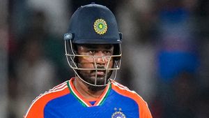    IND vs ENG: സഞ്ജുവിന്റെ പ്രശ്‌നമെന്ത്? പിന്നോട്ടടിച്ചത് 3 കാര്യം! ശരിയാക്കിയാല്‍ മിന്നിക്കും