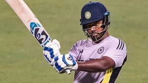   IND vs ENG: ഫോം താല്‍ക്കാലികം, പ്രതിഭ എന്നുമുണ്ടാവും; സഞ്ജുവിനെ പിന്തുണച്ച് മഞ്ജരേക്കര്‍