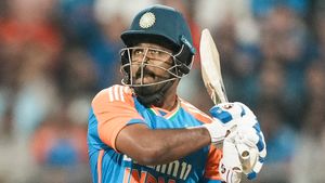    IND vs ENG: സഞ്ജുവിന് പരിക്കിന്റെ പണി, ഐപിഎല്‍ നഷ്ടമാവുമോ? റിപ്പോര്‍ട്ട് പുറത്ത്