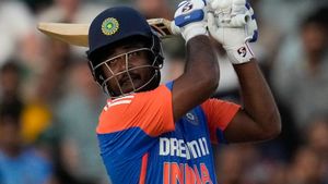   IND vs ENG: സഞ്ജുവിന്റെ ആരാധകരെ പേടി! വിമര്‍ശിക്കാന്‍ ഞാനില്ല; തുറന്ന് പറഞ്ഞ് മുന്‍ ഓപ്പണര്‍