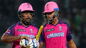   IPL 2025: സഞ്ജുവിന്റെ കൈവിരലിന് പൊട്ടല്‍! രാജസ്ഥാന് എട്ടിന്റെ പണി; ആരാവും പുതിയ നായകന്‍?