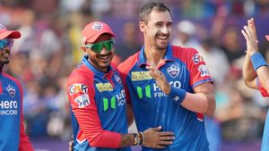 IPL 2025: എസ്ആര്‍എച്ച്  37/4! ആ നീക്കം ശരിക്കും സര്‍പ്രൈസ്, അക്ഷറിന്റെ ക്യാപ്റ്റന്‍സിക്ക് കൈയടി 