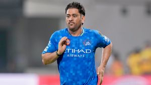IPL 2025: 18ാം ഓവറില്‍ വരും, 2 സിക്‌സടിച്ച് പോവും!! ധോണിയെക്കൊണ്ട് എന്ത് കാര്യം? കലിപ്പില്‍ ഫാന്‍സ്