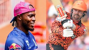    IPL 2025: 4 ഫോര്‍ 1 സിക്‌സ്, ആര്‍ച്ചറുടെ ഒരോവറില്‍ 23 റണ്‍സ്! പഞ്ഞിക്കിട്ട് ട്രാവിസ് ഹെഡ്