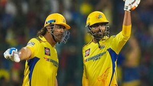    IPL 2025: ധോണി എവിടെ ബാറ്റ് ചെയ്യണം? ത്രിപാഠി ഫിനിഷറോ? സിഎസ്‌കെ 11മായി റായുഡു