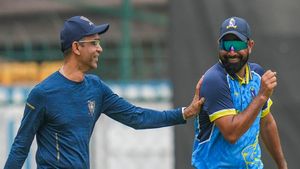    ഗംഭീറിന്റെ ഏകാധിപത്യമോ? ഐസിസി കിരീടത്തിന് പിന്നാലെ രാജി; പടി ഇറങ്ങിയത് വിശ്വസ്തന്‍