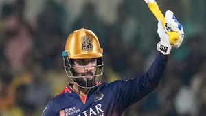    IPL 2025: കോലിക്ക് പോലും നേടാനായില്ല, ആര്‍സിബിയെ ജയിപ്പിച്ച രജത് മാജിക്; ക്യാപ്റ്റന്‍ കിടു