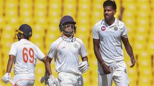  Ranji Trophy Final: കൈവിട്ട് കളഞ്ഞല്ലോ മോനെ, അക്ഷയുടെ പിഴവില്‍ നങ്കൂരമിട്ട് വിദര്‍ഭ; കേരളം പതറുന്നു