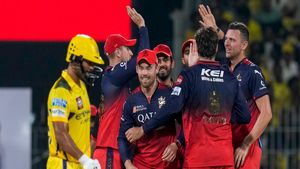   IPL 2025: ചെപ്പോക്കില്‍ മുട്ടുകുത്തി സിഎസ്‌കെ! ആര്‍സിബിക്ക് കിടിലന്‍ ജയം; മിന്നിച്ച് ഹെയ്‌സല്‍വുഡ്