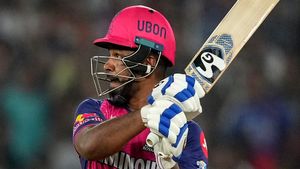   IPL 2025: രാജസ്ഥാന്‍ ക്യാംപില്‍ സഞ്ജുവില്ല! എത്ര മത്സരം നഷ്ടമാവും? തിരിച്ചെത്തുക ഈ മത്സരത്തില്‍