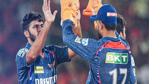   IPL 2025: ലേലത്തില്‍ ആര്‍ക്കും വേണ്ട, ഇപ്പോള്‍ ലഖ്‌നൗ ഹീറോ! ശാര്‍ദ്ദുലാണ് റിയല്‍ ഹീറോ