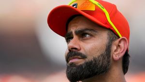    IPL 2025: കോലിയല്ല, ആര്‍സിബിയുടെ ഇത്തവണത്തെ തുറുപ്പുചീട്ട് അവന്‍; ചൂണ്ടിക്കാട്ടി ആകാശ്