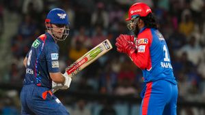   IPL 2025: മിന്നിച്ച് ലഖ്‌നൗ ഓപ്പണിങ്, രാഹുല്‍ കണ്ട് പഠിക്കൂ! മുന്‍ നായകന് ട്രോള്‍; കാരണമിതാണ്