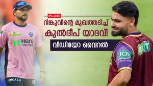   IPL 2025: ആദ്യം തമാശ, പിന്നെ കളി കാര്യമായി! റിങ്കുവിന്റെ മുഖത്തടിച്ച് കുല്‍ദീപ്; വീഡിയോ